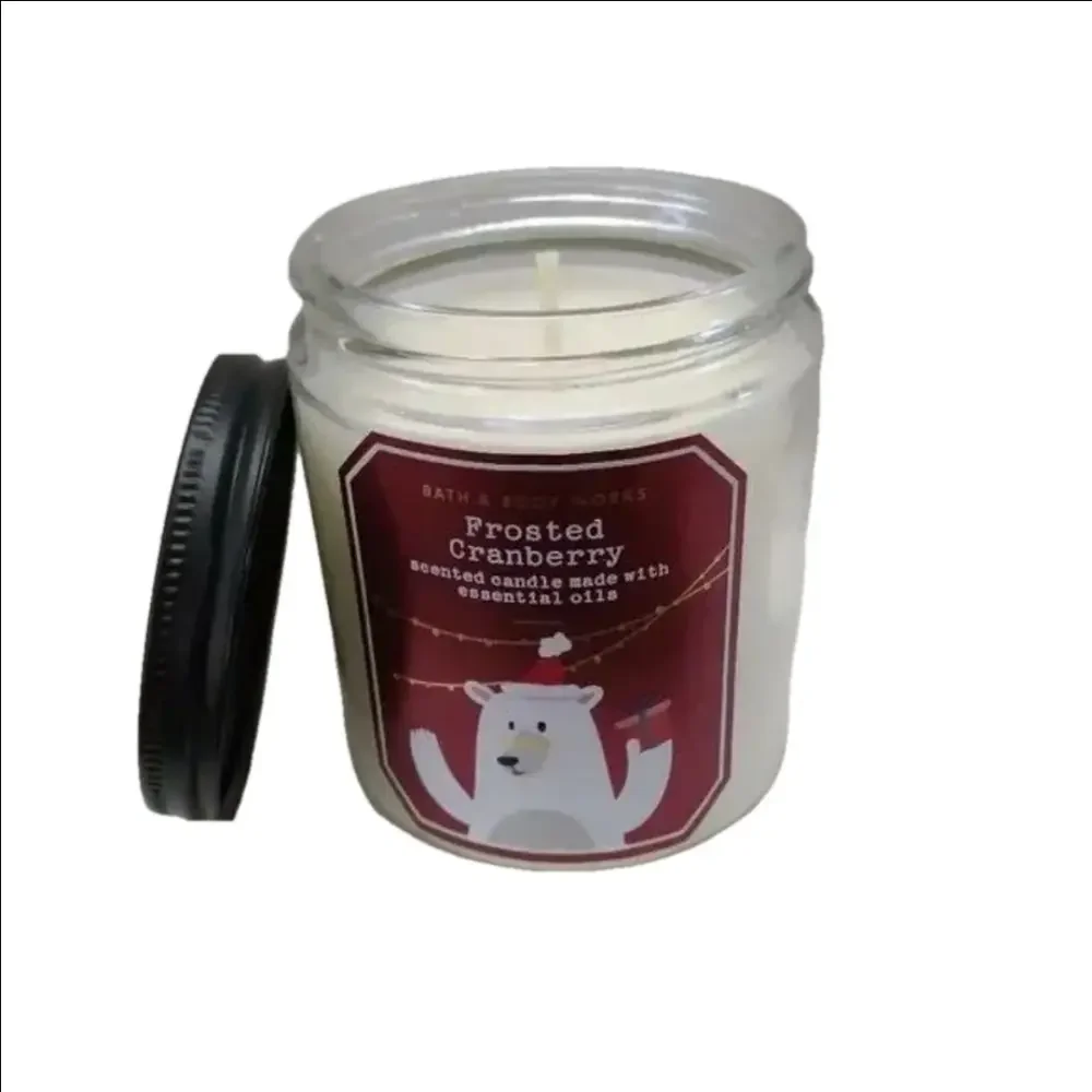BATH & BODY WORKS White Barn Frosted Cranberry Single Wick Candle